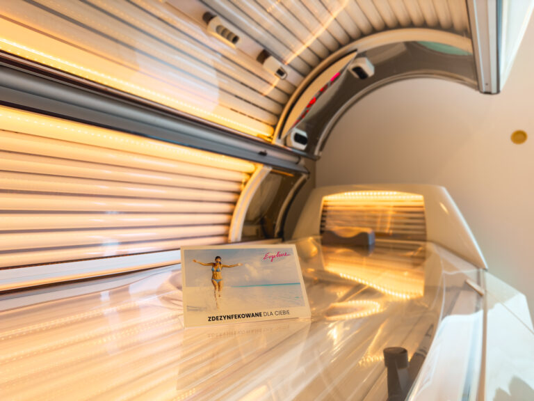 Łózko opalające w solarium